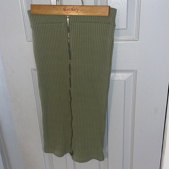 Better be, sage, ribbed, midi skirt, size small - Picture 2 of 7
